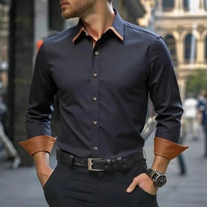 Détail de chemise ajustée à manches longues avec finitions en cuir marron au col