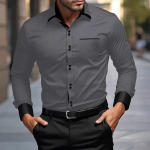 Detail eines grauen Hemdes mit schwarzen Besätzen an Kragen und Manschetten, Slim Fit