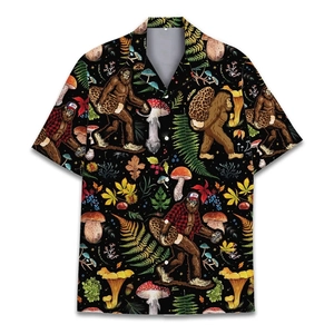 Camicia hawaiana da uomo nera a maniche corte con stampa Bigfoot e funghi