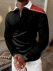 Détail du polo homme à manches longues avec col zippé et design tricolore contrasté