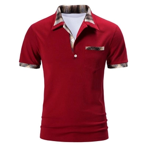 Polo homme à manches courtes rouge foncé avec détails élégants en patchwork à carreaux