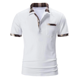Polo blanc pour homme avec accents à carreaux élégants sur le col et la poche