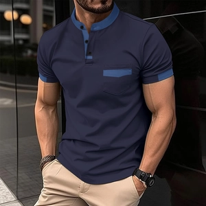 Polo blu scuro dal taglio slim con dettagli a contrasto blu chiaro su colletto e tasca