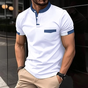 Polo da uomo bianca a maniche corte con dettagli a contrasto blu navy su collo e tasca