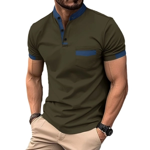 Polo uomo slim fit verde militare con dettagli blu a contrasto su colletto e maniche
