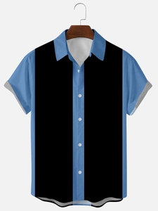 Détail d'une chemise de bowling à manches courtes avec design color-block et boutons