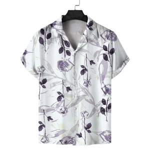 Chemise décontractée pour homme à manches courtes avec imprimé floral violet artistique