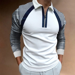 Gros plan d'un polo blanc pour homme avec manches imprimées en 3D et col zippé bleu