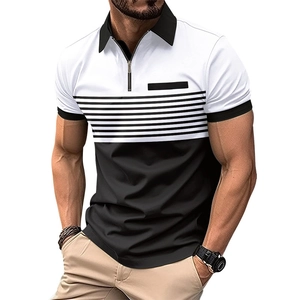 Détail d'un polo pour hommes avec design contrasté noir et blanc et col à fermeture éclair
