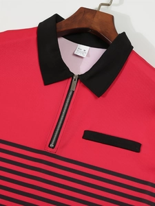 Détail du zip et du col de polo pour hommes avec rayures contrastées rouges et noires