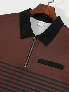 Détail du col polo pour hommes avec fermeture éclair en métal et tissu texturé