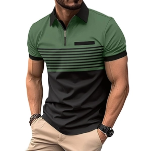 Détail du polo pour homme avec col noir contrasté et fermeture éclair métallique en métal