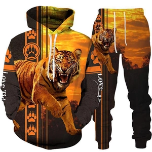 Detail eines Herren Tiger 3D-Print Trainingsanzugs mit Hoodie und passender Jogginghose