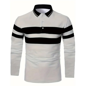 Détail d'un polo à manches longues respirant avec motif rayé noir et blanc sur la poitrine