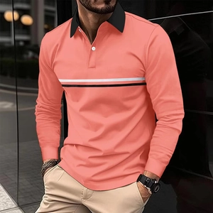 Polo homme à manches longues corail avec col noir contrasté et rayures sur la poitrine