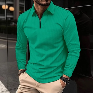 Herren Poloshirt in Smaragdgrün mit Waffelstrick, Viertelreißverschluss und modernem Revers
