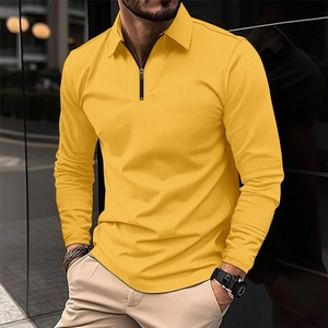 Gelbes Herren Langarm-Poloshirt in Waffelstrick-Optik mit schwarzem Reißverschluss