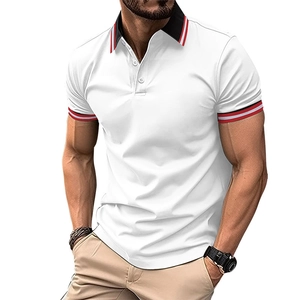 Polo da uomo bianca slim fit con colletto e polsini a righe per uno stile casual sportivo
