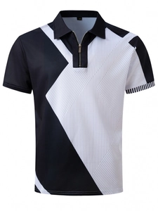 Détail d'un polo contrasté avec texture verticale et fermeture éclair au col pour homme
