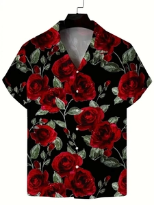 Détail de l'imprimé roses 3D sur chemise noire à manches courtes et boutons blancs