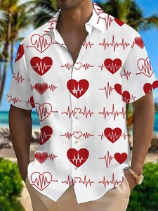 Détail de l'imprimé cœur 3D et battement de cœur sur une chemise blanche pour homme