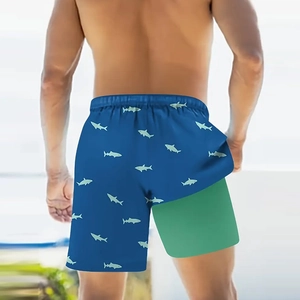 Détail du short de plage double couche pour hommes avec imprimé requin et doublure