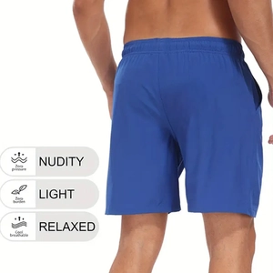 Détail du short de plage bleu pour homme avec taille élastique et tissu léger