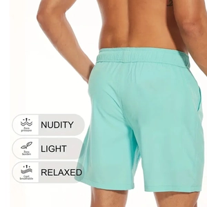 Détail du short de plage bleu clair avec taille élastique à cordon et tissu respirant