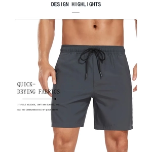 Détail du short gris à séchage rapide avec cordon noir et texture élastique homme