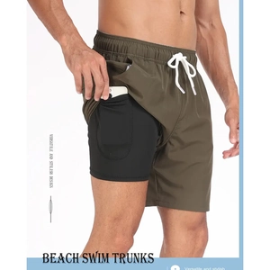Détail du short de bain olive avec doublure de compression et poche téléphone