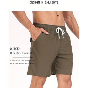 Détail du short à séchage rapide vert armée avec taille élastique et cordon blanc ajustable