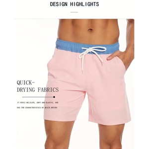 Détail du short de bain rose et bleu séchage rapide avec cordon de serrage blanc réglable
