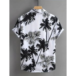 Dettaglio camicia estiva a maniche corte con stampa silhouette di palme nere su bianco