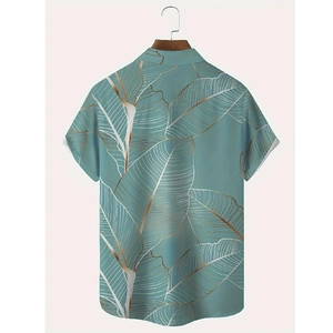 Dettaglio del retro di una camicia a maniche corte verde chiaro con stampa a foglie