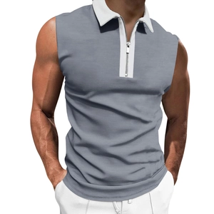 Detail eines grauen ärmellosen Polo-Shirts mit weißem Kragen und silbernem Reißverschluss