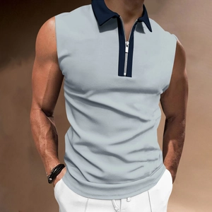 Detail eines ärmellosen Herren-Poloshirts mit Color-Block-Design und Reißverschluss