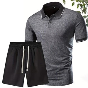 Completo polo grigio scuro e pantaloncini neri da uomo, set sportivo estivo casual