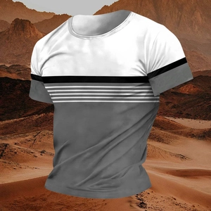 T-shirt hip hop pour hommes avec design patchwork tricolore et col rond sur fond désert