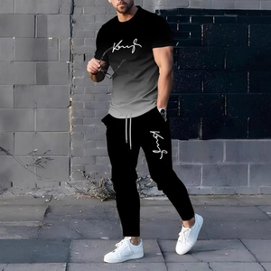 Men's casual gradient t-shirt and jogger set with artistic king print for summer