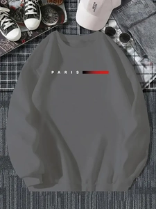 Vue à plat d'un sweat-shirt gris à manches longues avec imprimé Paris et accessoires
