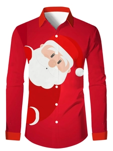 Dettaglio della camicia rossa a revers con stampa 3D dettagliata di Babbo Natale da uomo