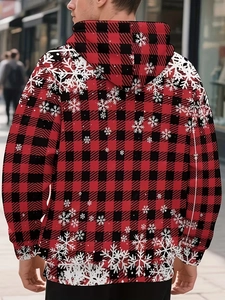 Détail du sweat à capuche de Noël pour homme avec carreaux rouges et motifs flocons blancs