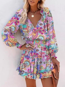 Boho Paisley Print Mini-Kleid mit V-Ausschnitt, langen Laternenärmeln und Rüschensaum