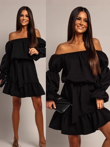 Elegantes schulterfreies schwarzes Minikleid mit Puffärmeln und Volants am Saum