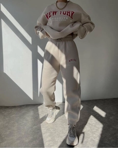 Detailed view of beige New York Brooklyn fleece lounge set with ribbed cuffs and letter print