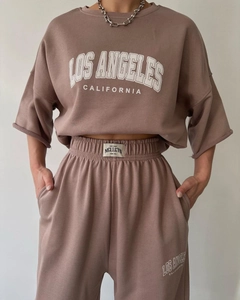 Detail of Los Angeles print on a premium mauve short-sleeve sweatshirt and matching pants