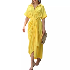 Robe longue chemise jaune pour femme avec manches courtes, col à revers et ceinture nouée