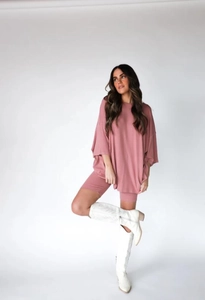 Close-up of mauve cotton short sleeve T-shirt and slim cycling shorts set on model