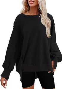 Detailweergave van zwarte oversized sweatshirt met zijsplitjes en decoratieve naden