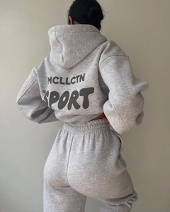 Vue arrière du survêtement gris en polaire avec sweat à capuche imprimé lettres et jogging